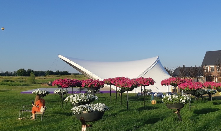 09 UnoSpace half-open