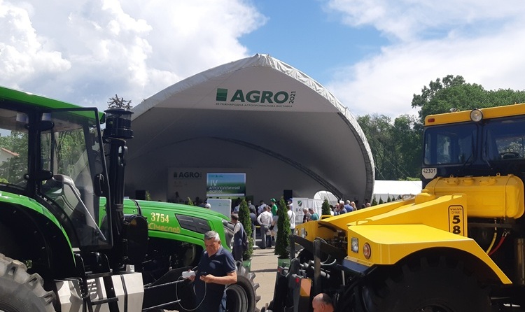 086-unospace-half-open