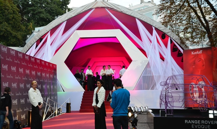 081-unospace-half-open